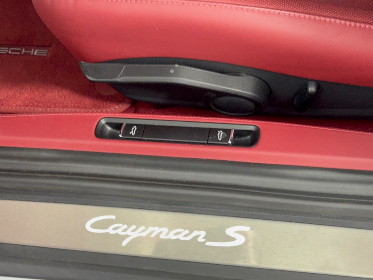Certified 2025 Porsche 718 Cayman S RWD image 28