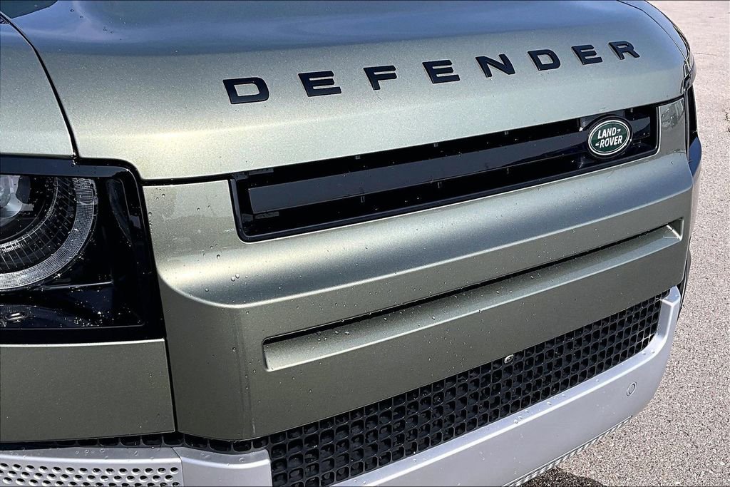 Used 2023 Land Rover Defender 130 SE image 30