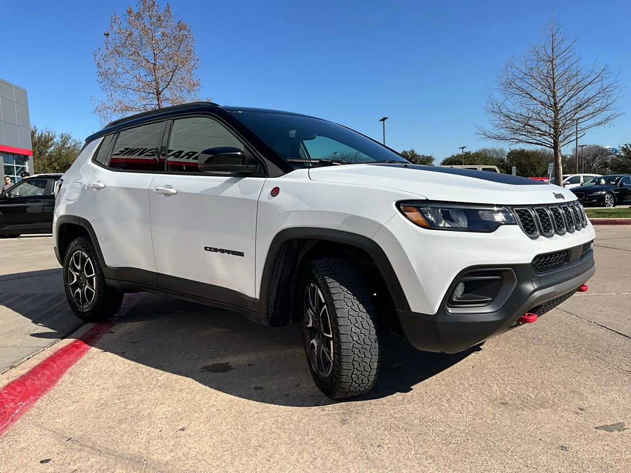 Used 2025 Jeep Compass Trailhawk image 4