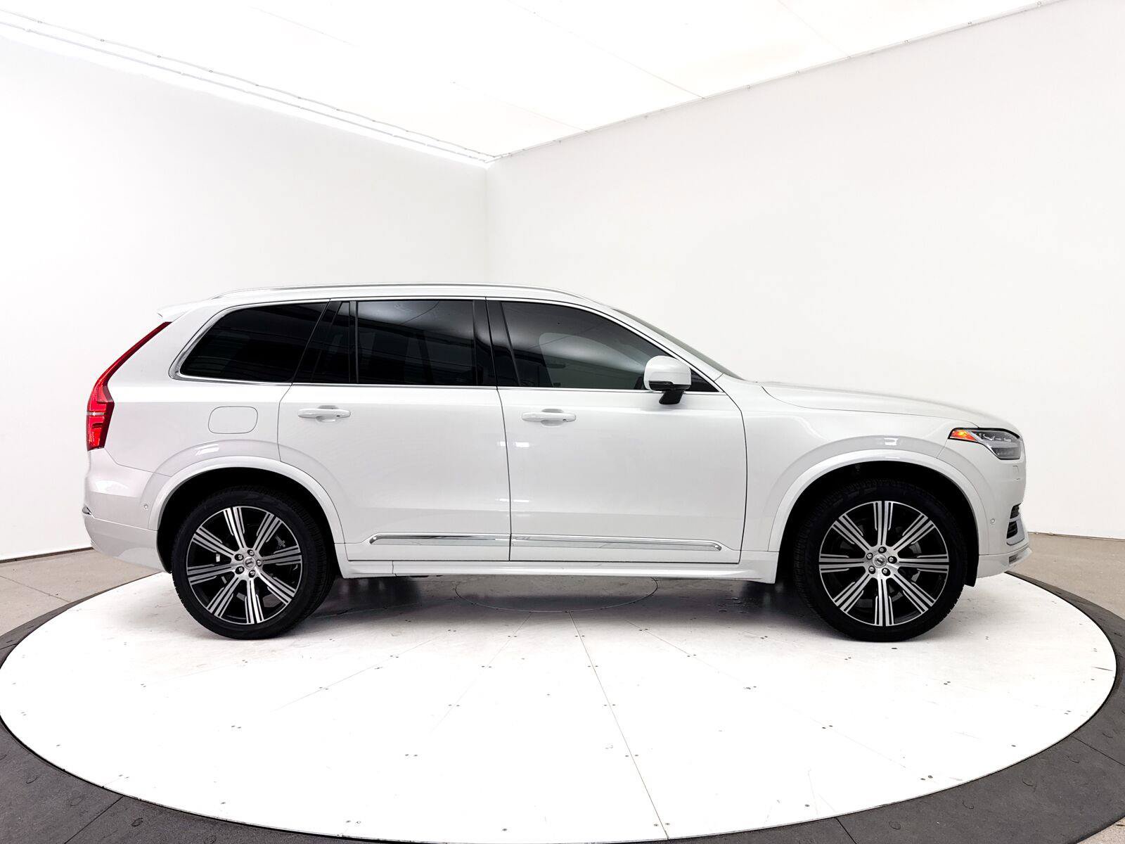 Used 2023 Volvo XC90 B6 Ultimate w/ Protection Package Premier AWD/4WD image 41