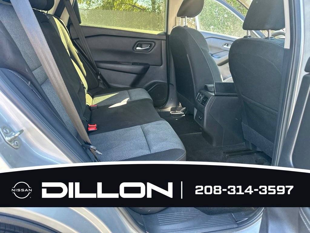 Used 2025 Nissan Rogue SV AWD/4WD image 9