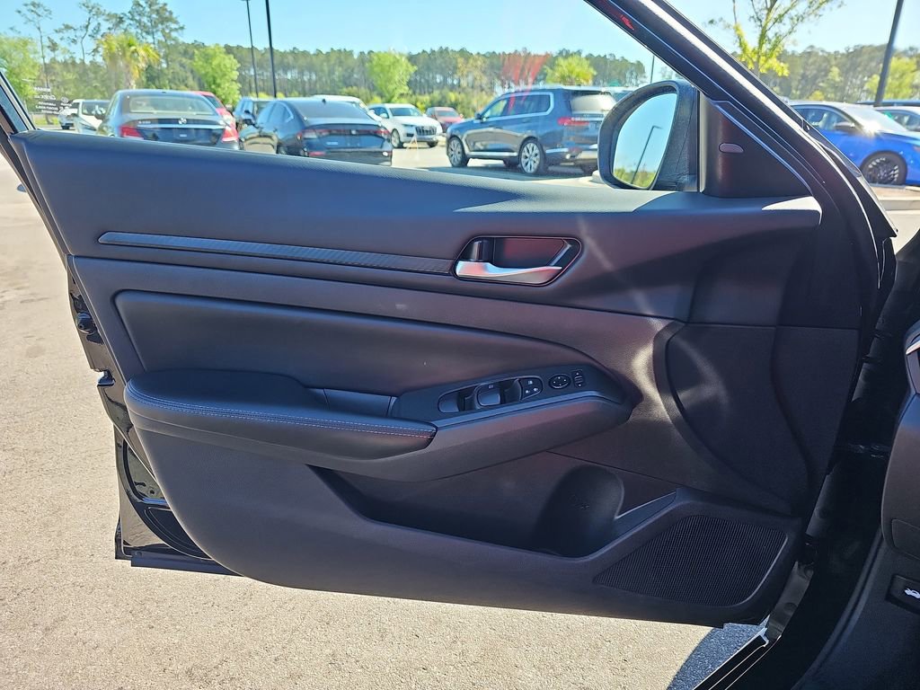 Used 2024 Nissan Altima 2.5 SV image 30