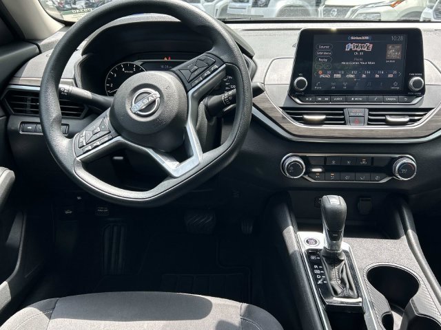 Used 2025 Nissan Altima 2.5 SV FWD image 22