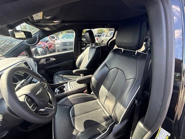 Used 2026 Chrysler Pacifica Limited FWD image 22