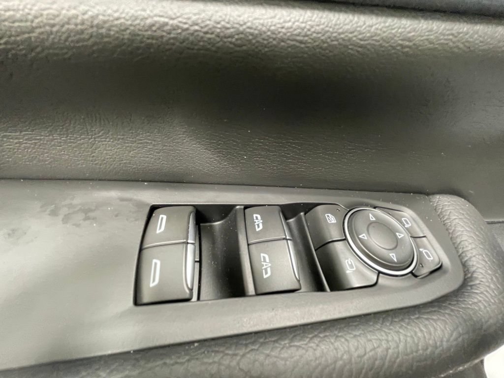 Used 2025 GMC Yukon Denali AWD/4WD image 16