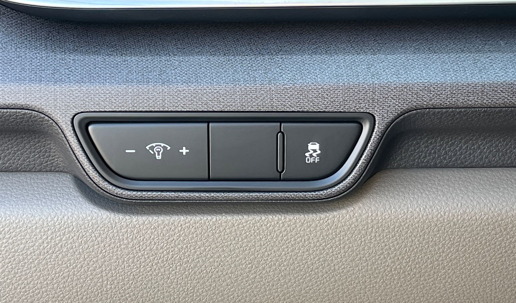 New 2026 Kia Carnival EX FWD image 18