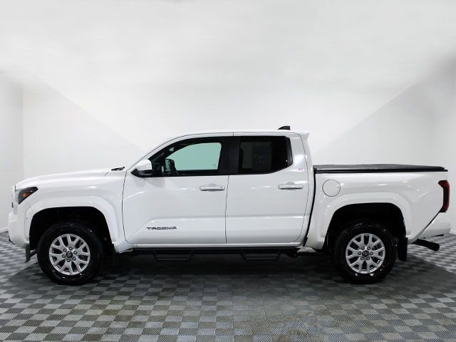 Certified 2024 Toyota Tacoma SR5 AWD/4WD image 3