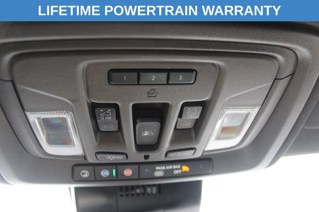 Used 2025 GMC Sierra 3500 Denali w/ Denali Reserve Package AWD/4WD image 30