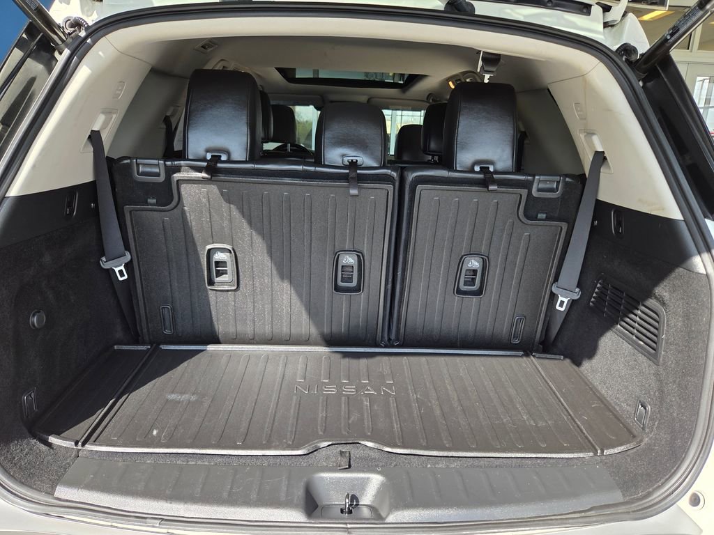 Used 2022 Nissan Pathfinder Platinum w/ Cargo Package image 32