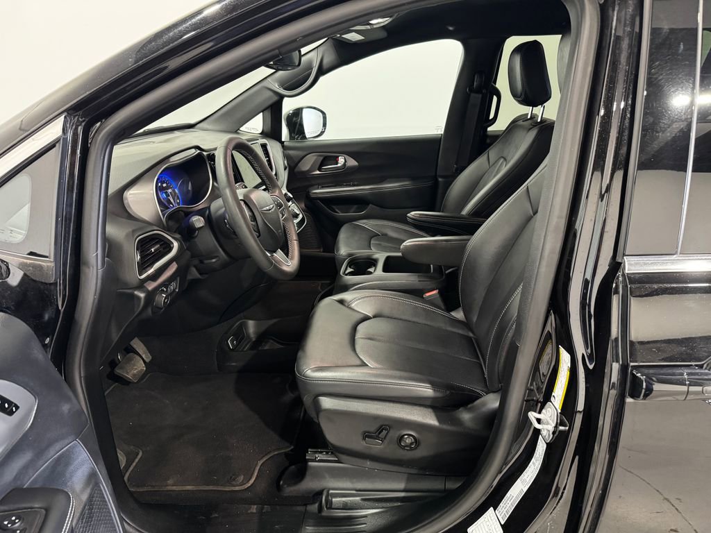 Used 2025 Chrysler Pacifica Select FWD image 15