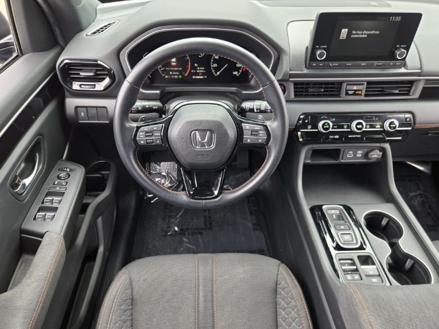 Used 2025 Honda Pilot Sport image 12