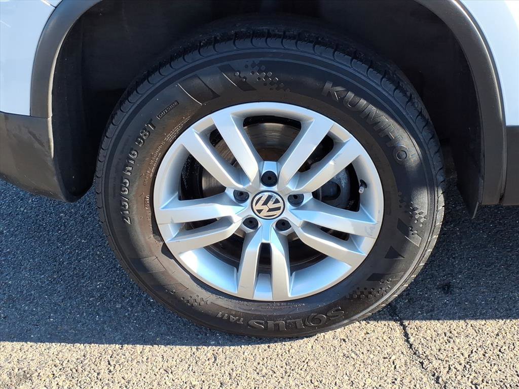 Used 2013 Volkswagen Tiguan S image 8