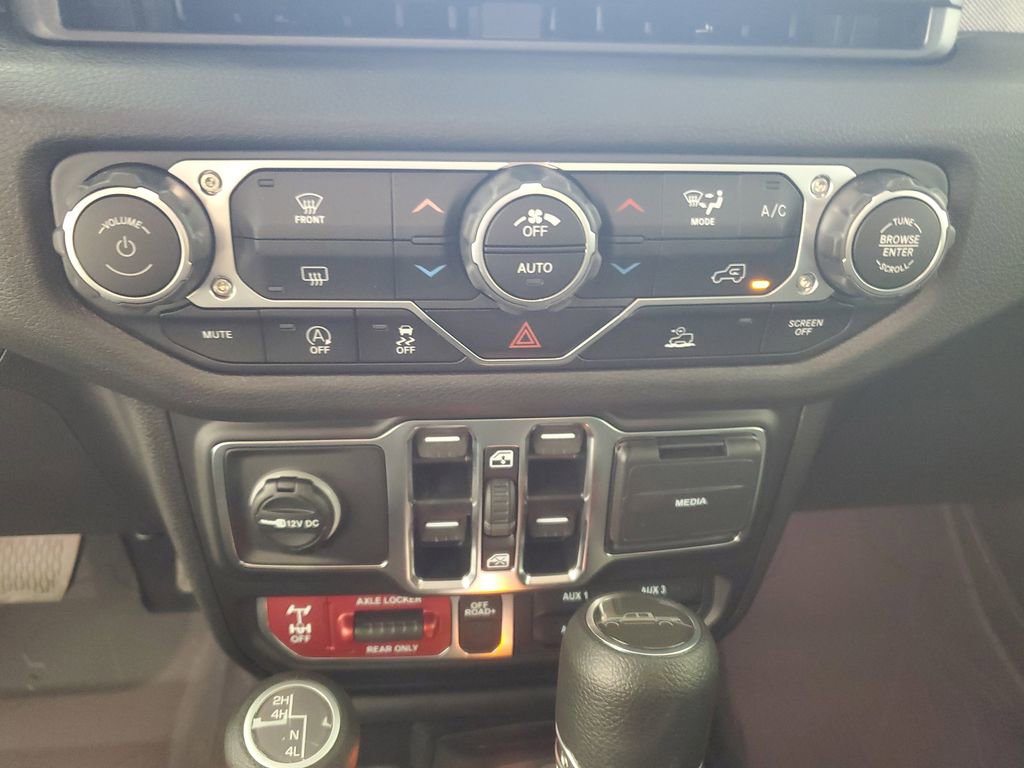 New 2025 Jeep Gladiator Willys image 18