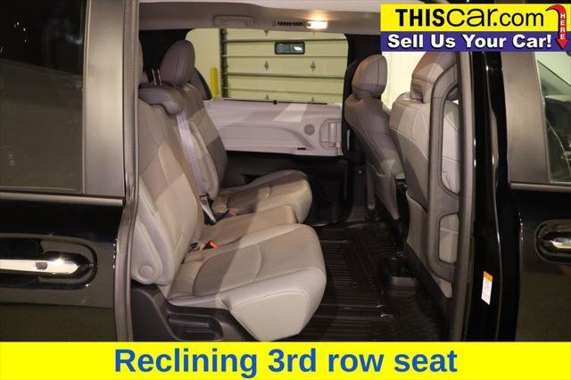 Used 2025 Toyota Sienna XLE image 25