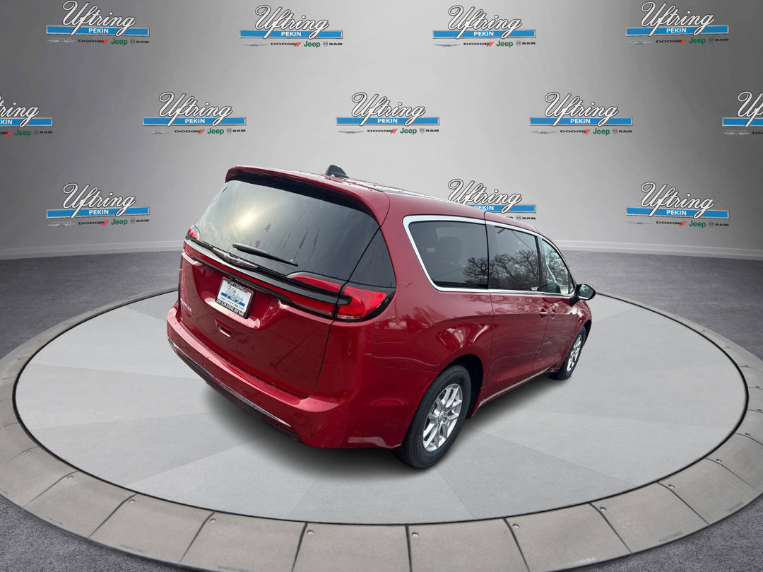 New 2026 Chrysler Pacifica Select image 3
