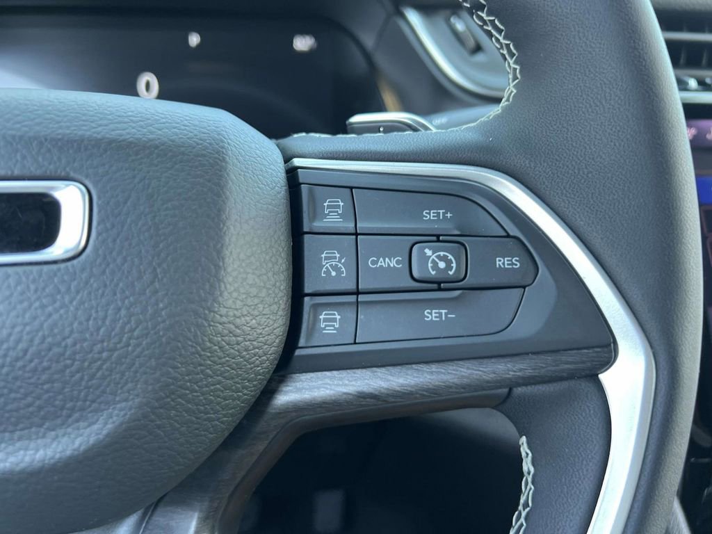 Used 2025 Jeep Grand Cherokee L Limited image 25