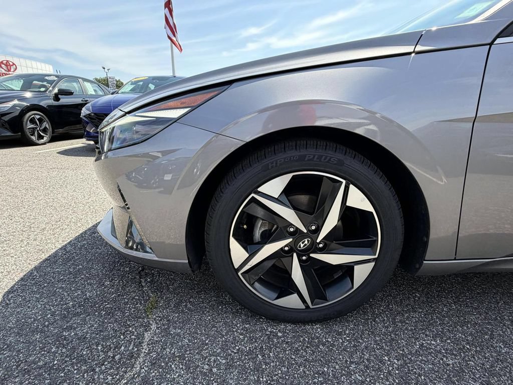 Certified 2023 Hyundai Elantra Limited w/ Cargo Package FWD image 5