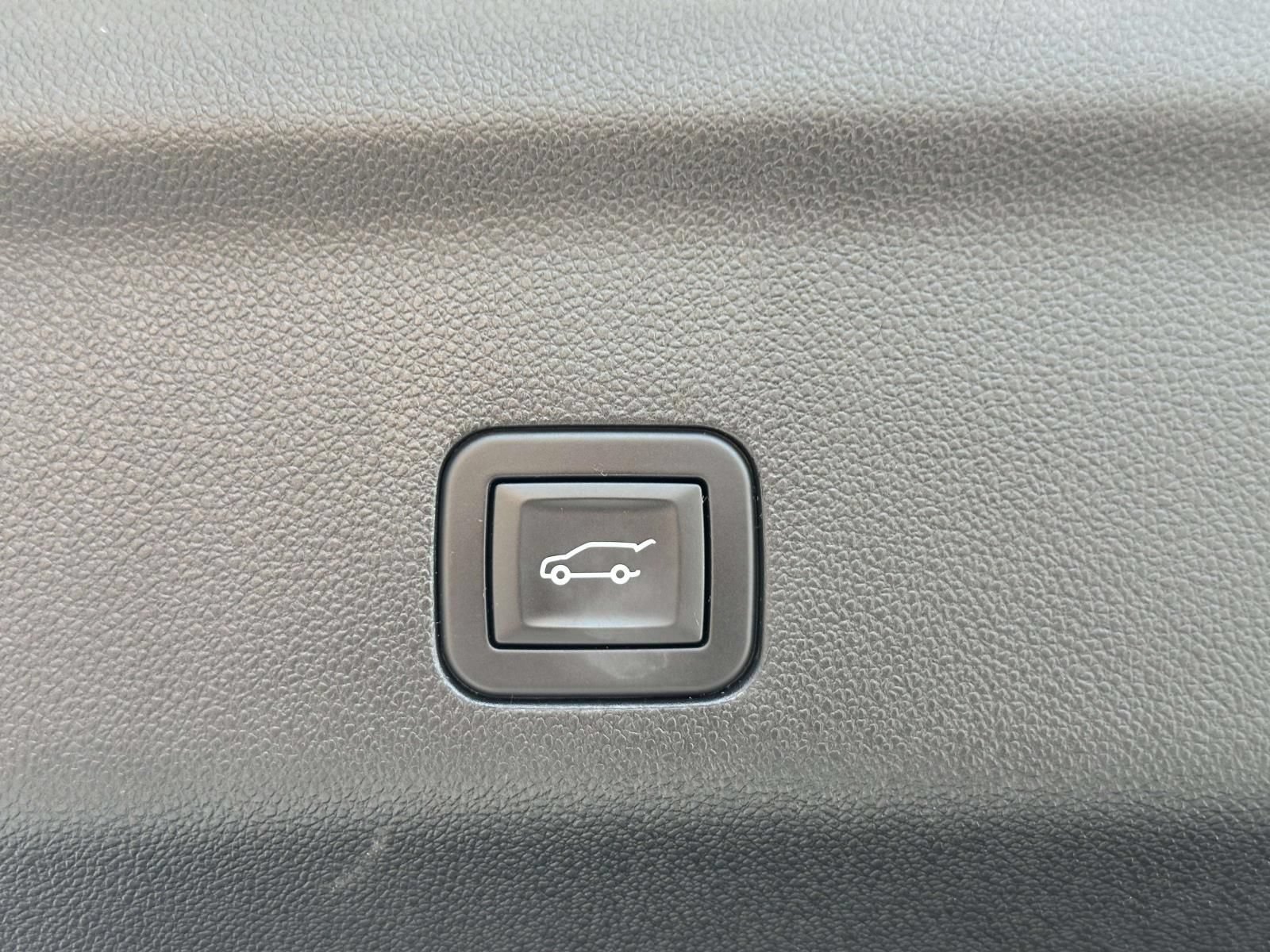 Certified 2025 GMC Yukon Denali AWD/4WD image 26