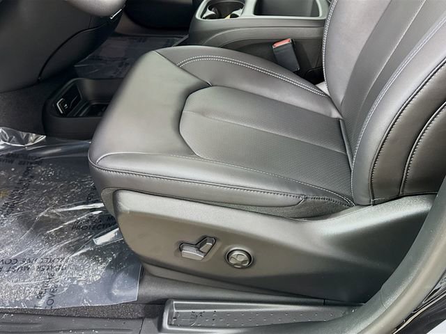 New 2026 Chrysler Pacifica Select w/ S Appearance Package image 18
