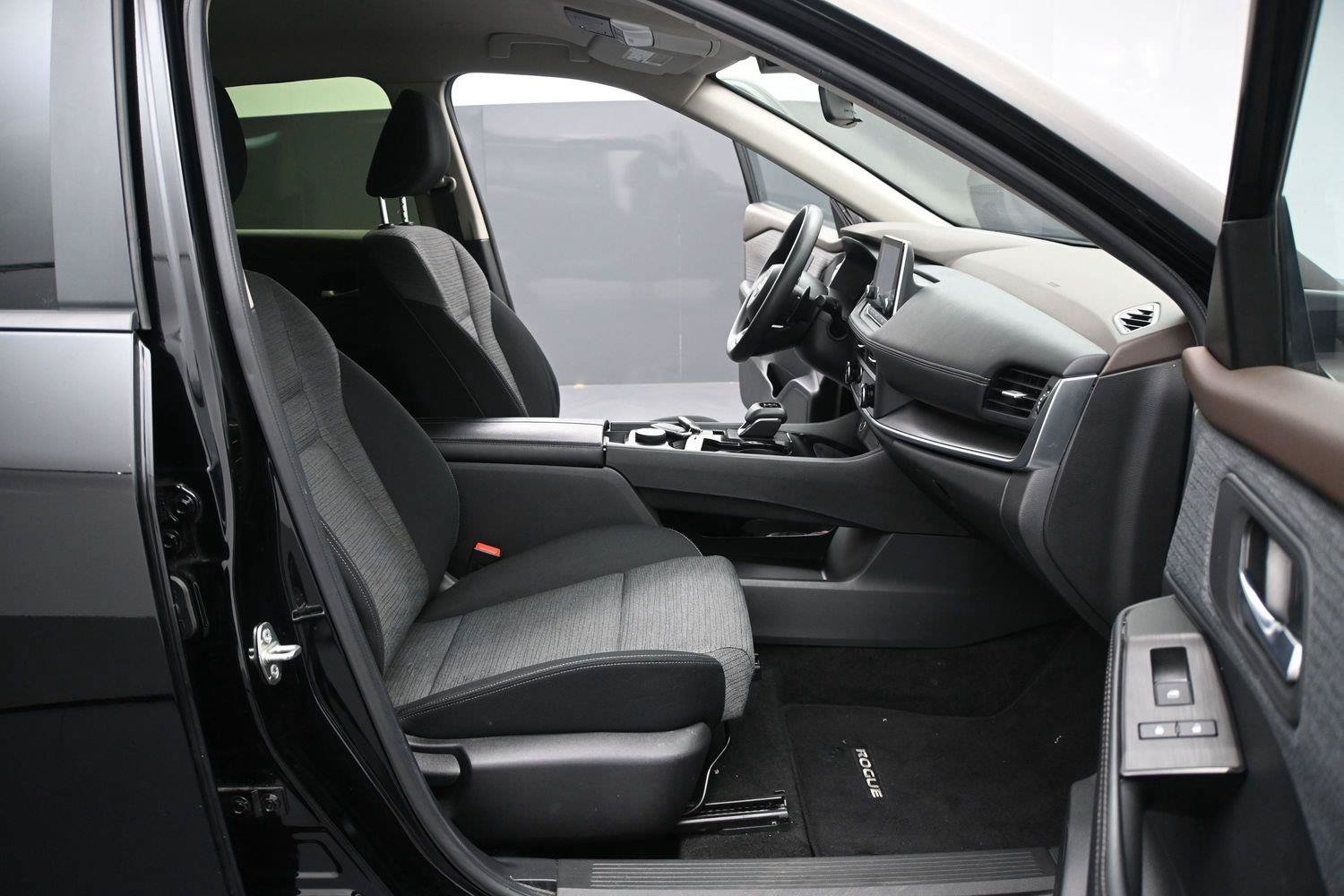 Used 2023 Nissan Rogue SV AWD/4WD image 37