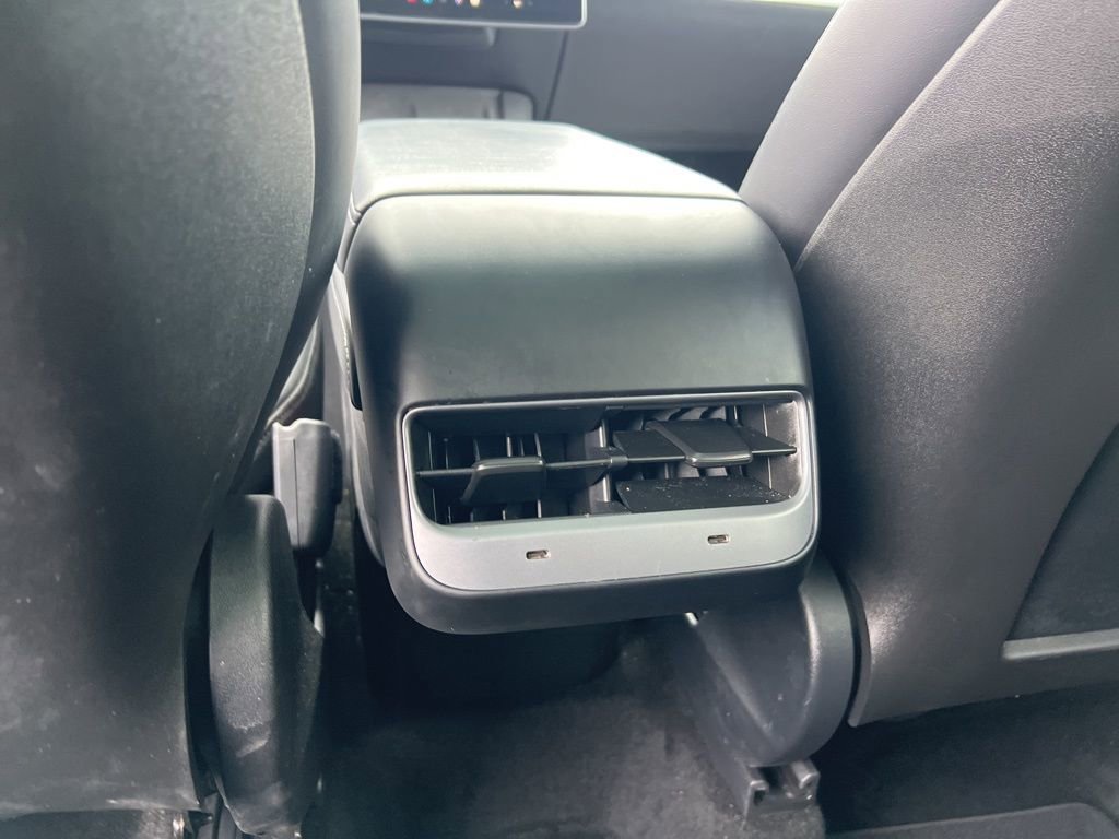 Used 2022 Tesla Model Y Long Range image 17