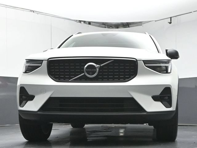 Certified 2025 Volvo XC40 B5 Ultra AWD/4WD image 35