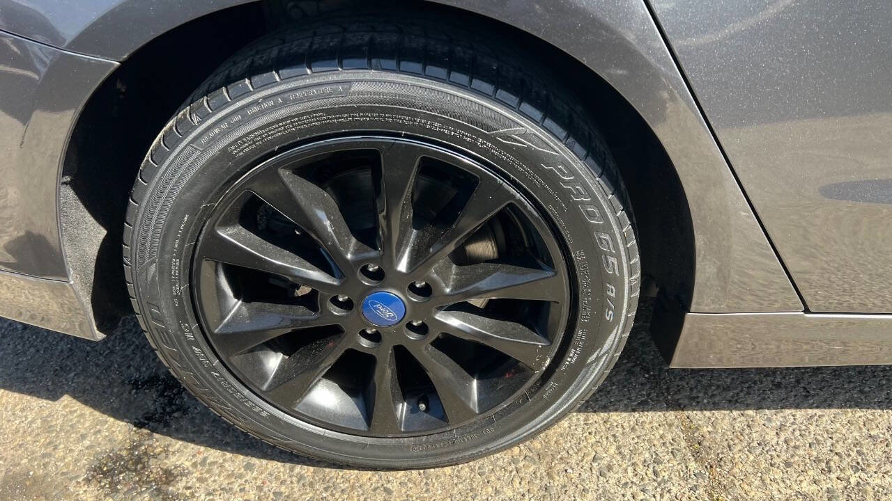 Used 2017 Ford Fusion SE image 31