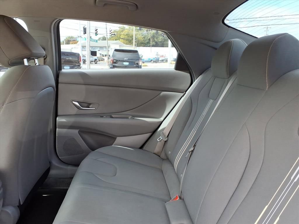 Used 2024 Hyundai Elantra SEL image 33