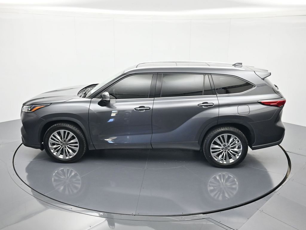 Used 2023 Toyota Highlander Platinum FWD image 37