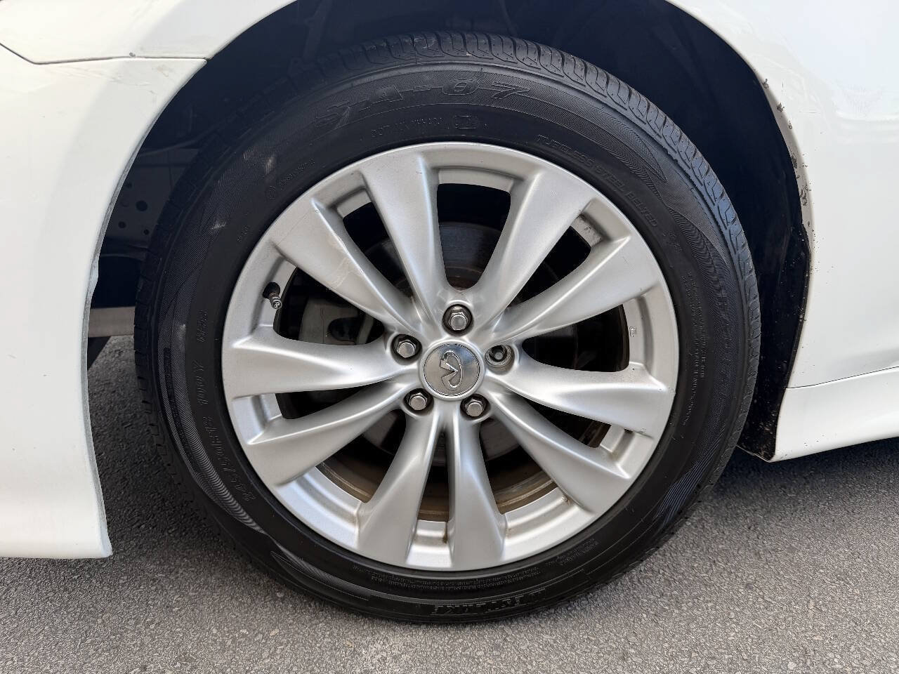 Used 2011 INFINITI M37 w/ Deluxe Touring Pkg RWD image 11