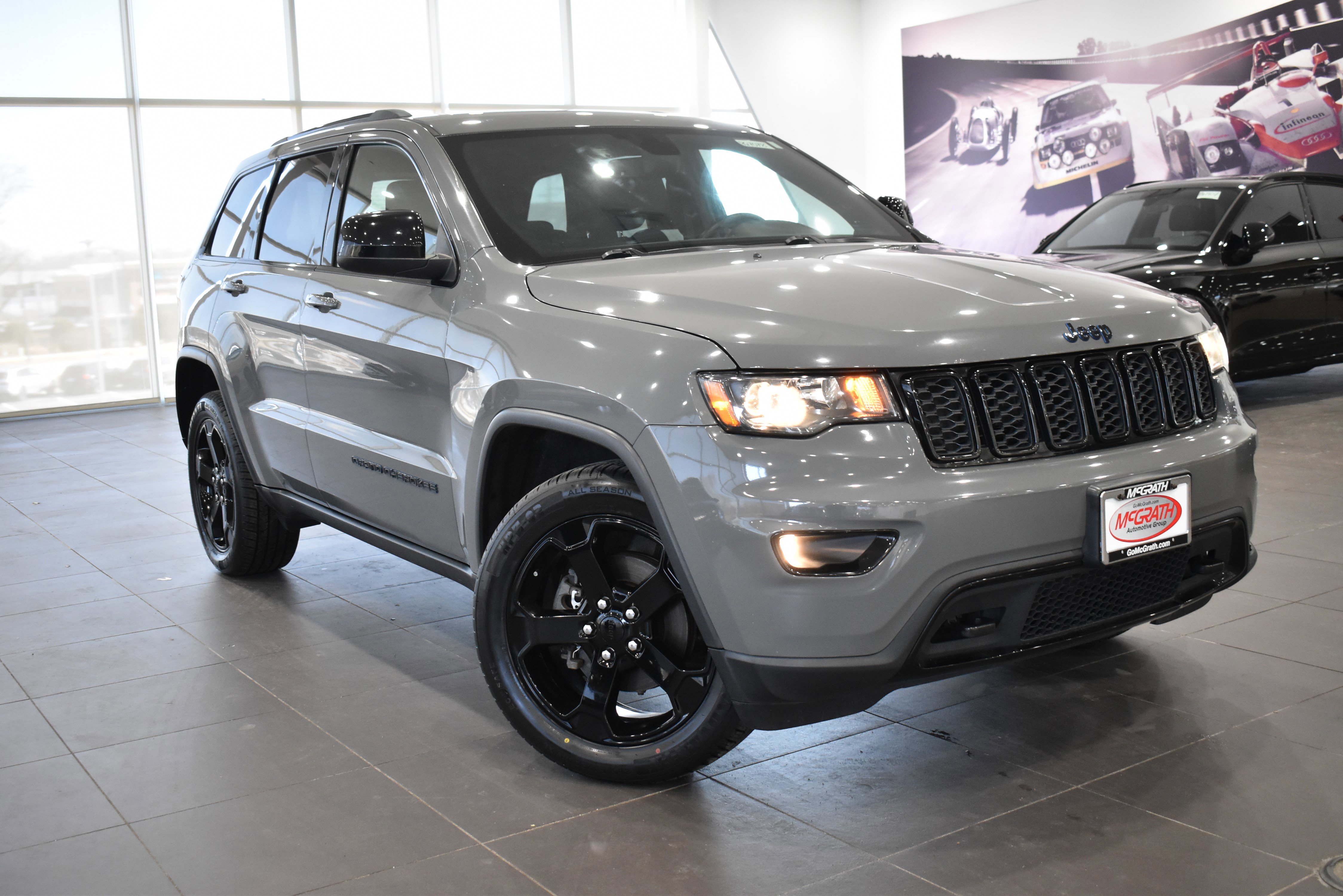Used 2019 Jeep Grand Cherokee Laredo AWD/4WD image 38