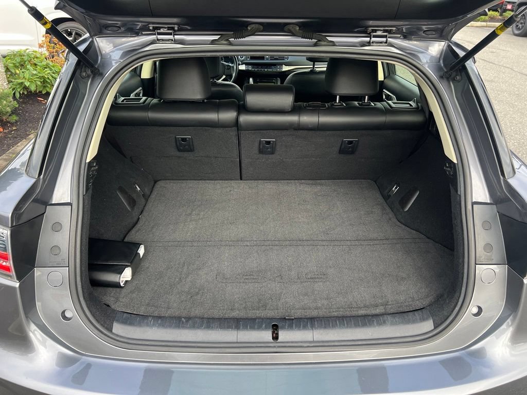 Used 2015 Lexus CT 200h w/ Seat Comfort Package FWD image 10