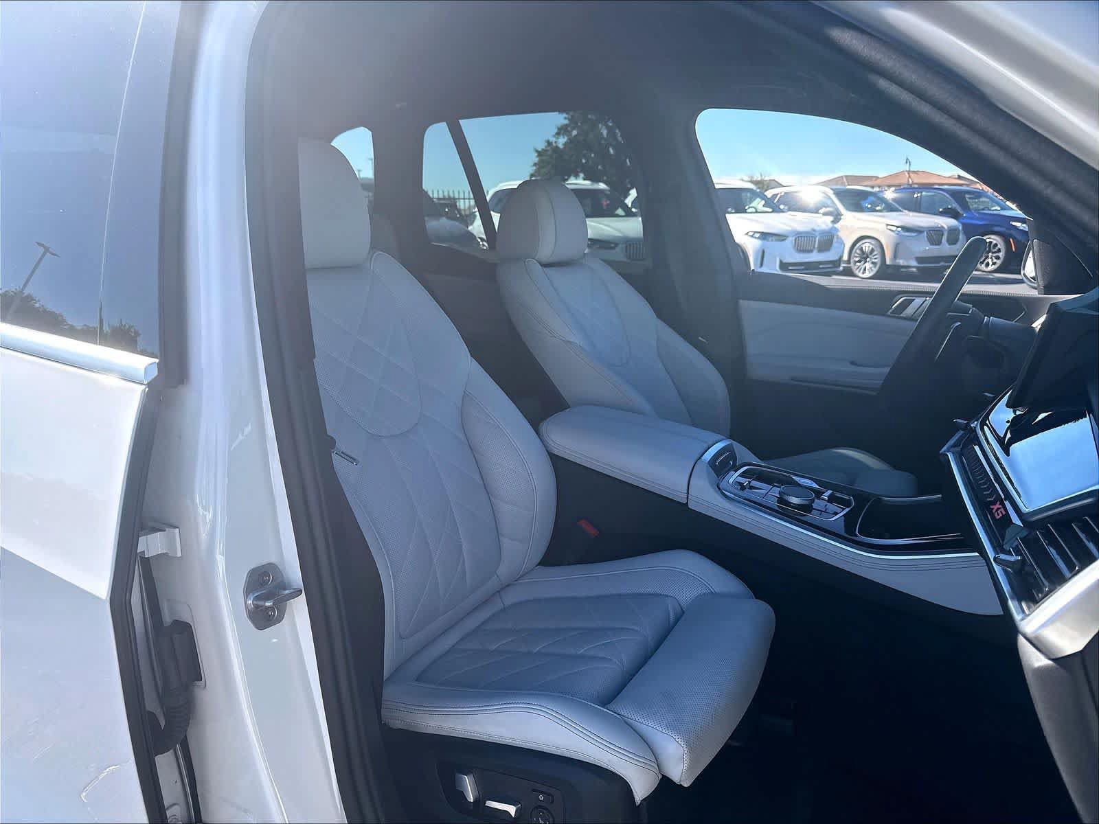 Used 2024 BMW X5 xDrive50e w/ Parking Assistance Package AWD/4WD image 30