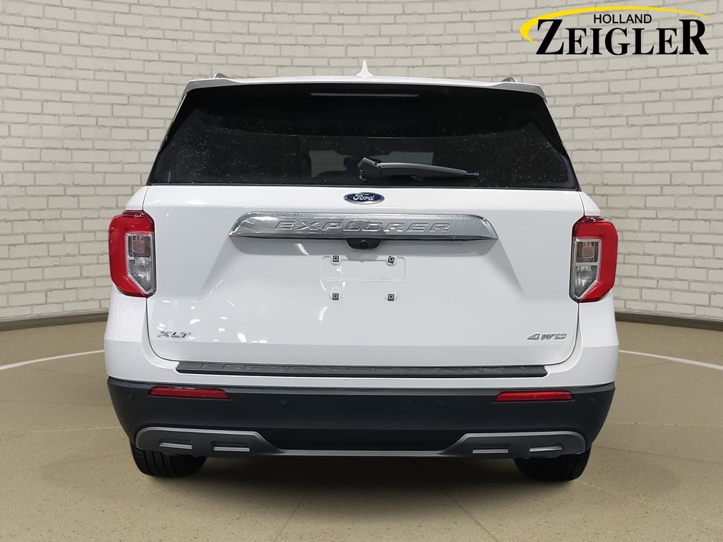 Used 2022 Ford Explorer XLT w/ Equipment Group 202A image 6