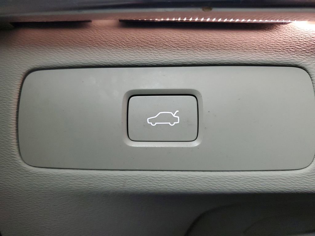 Certified 2025 Volvo XC90 B6 Ultra image 38