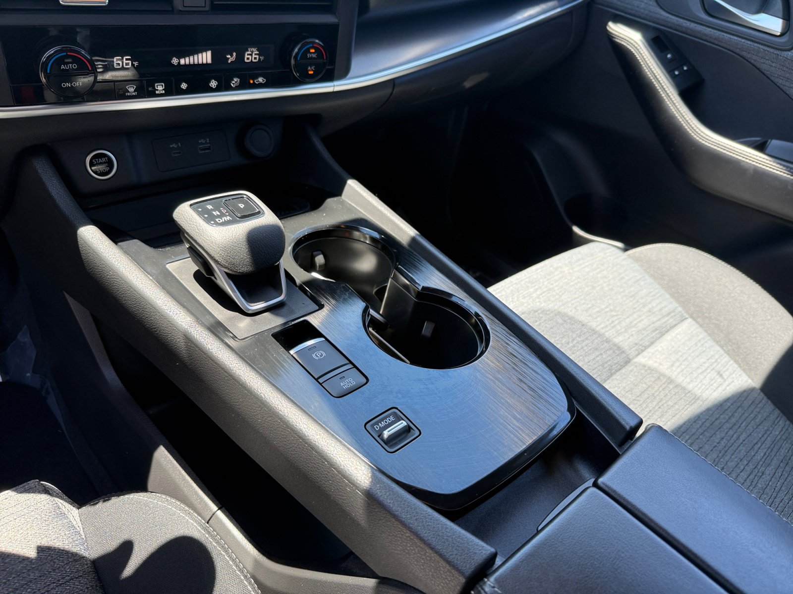 Used 2023 Nissan Rogue SV FWD image 13