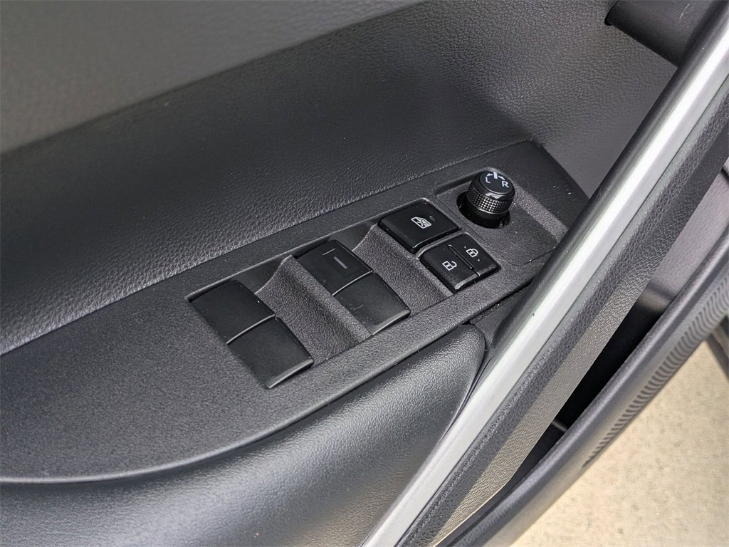 Used 2025 Toyota Corolla Cross LE image 13