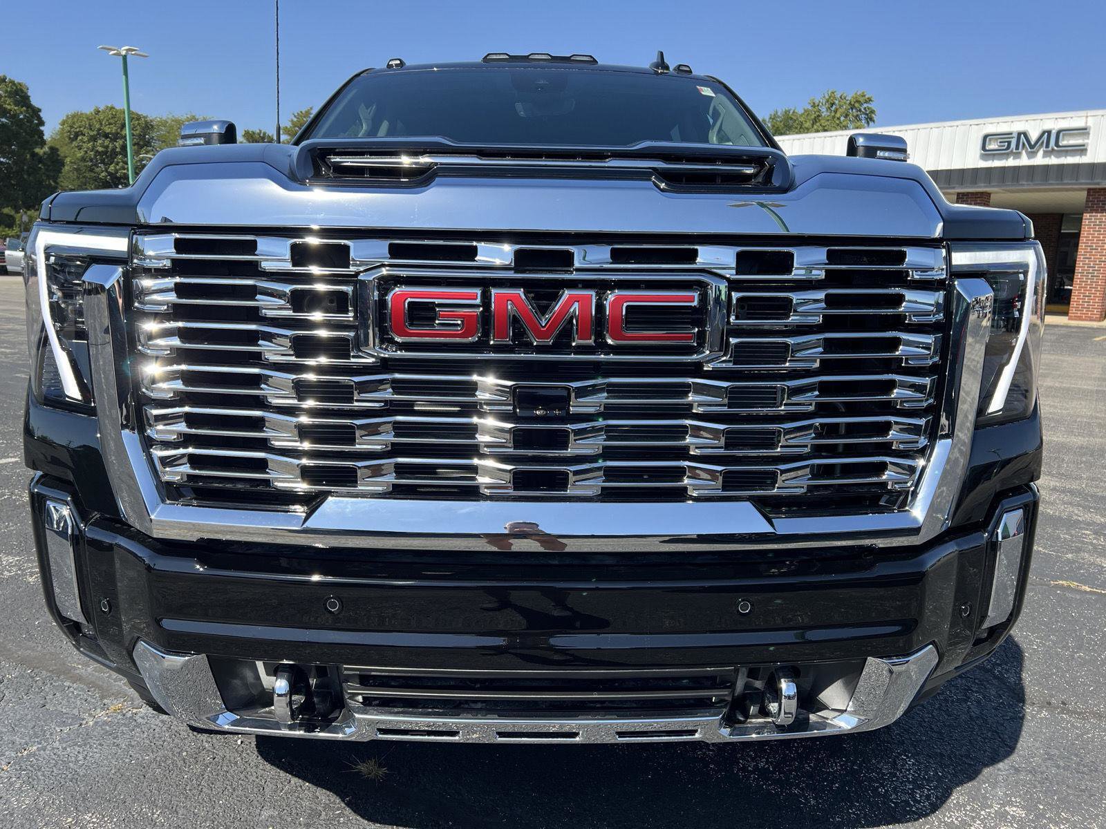 New 2026 GMC Sierra 2500 Denali w/ Denali Reserve Package image 15