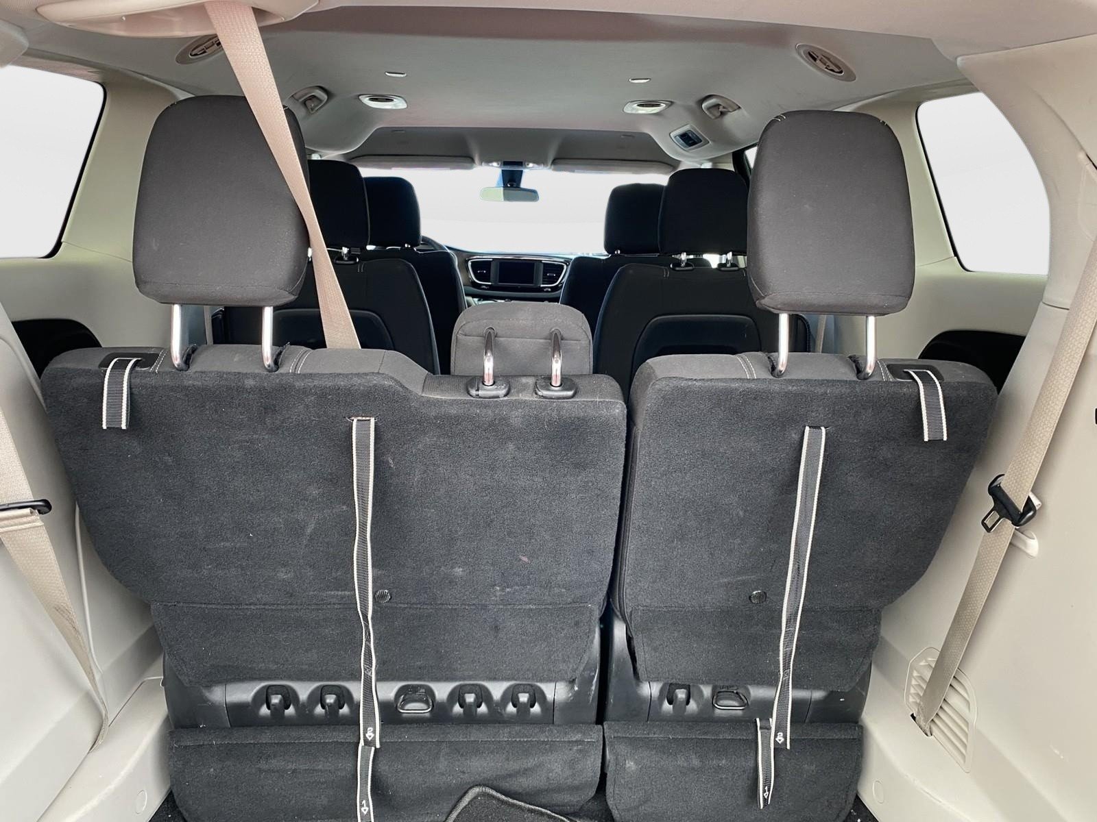 Used 2022 Chrysler Voyager LX FWD image 14
