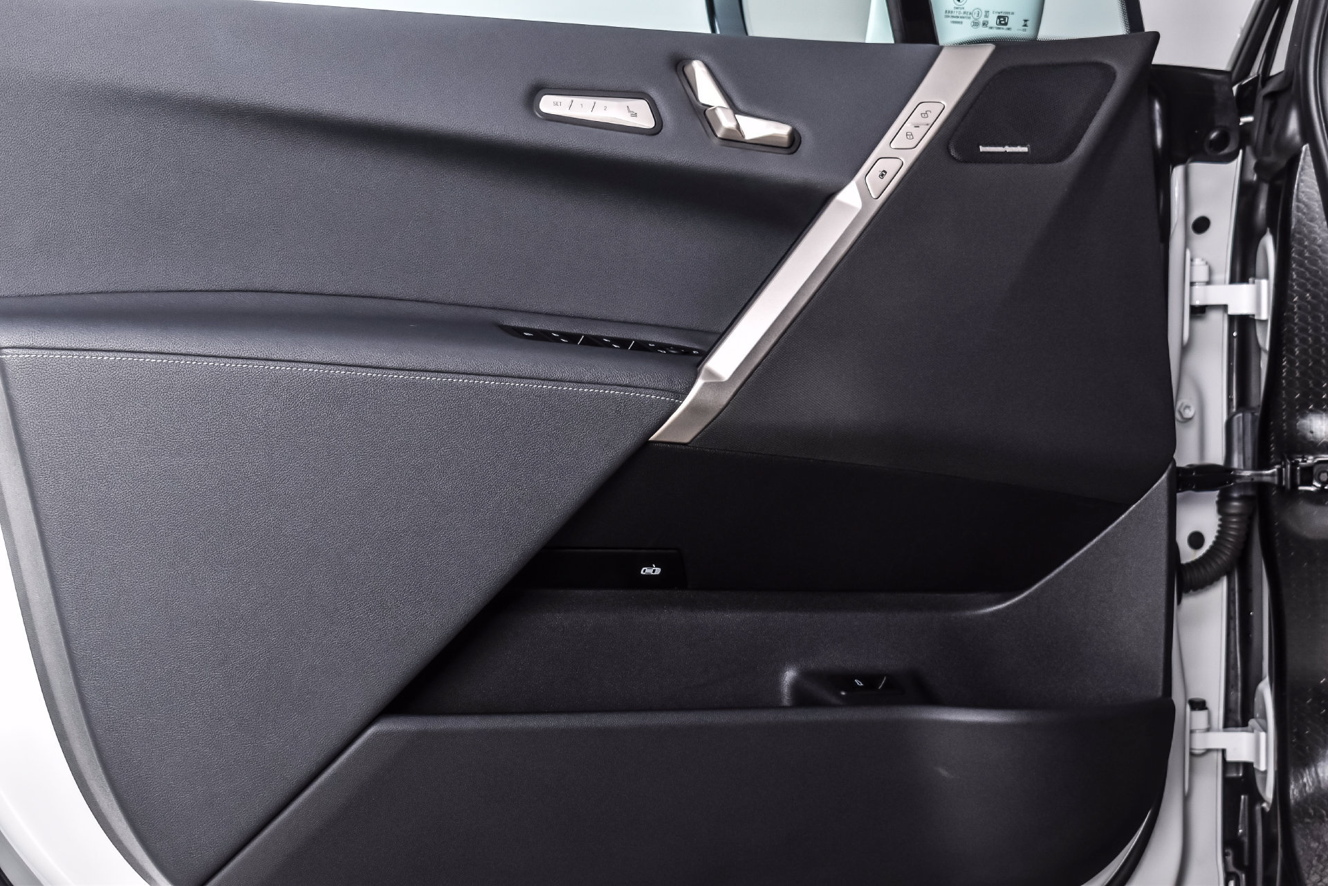 Used 2024 BMW iX xDrive50 w/ Premium Package AWD/4WD image 13