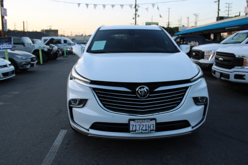 Used 2022 Buick Enclave Essence image 2