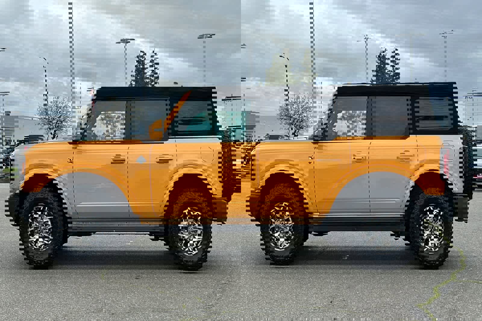 Used 2022 Ford Bronco Outer Banks image 9