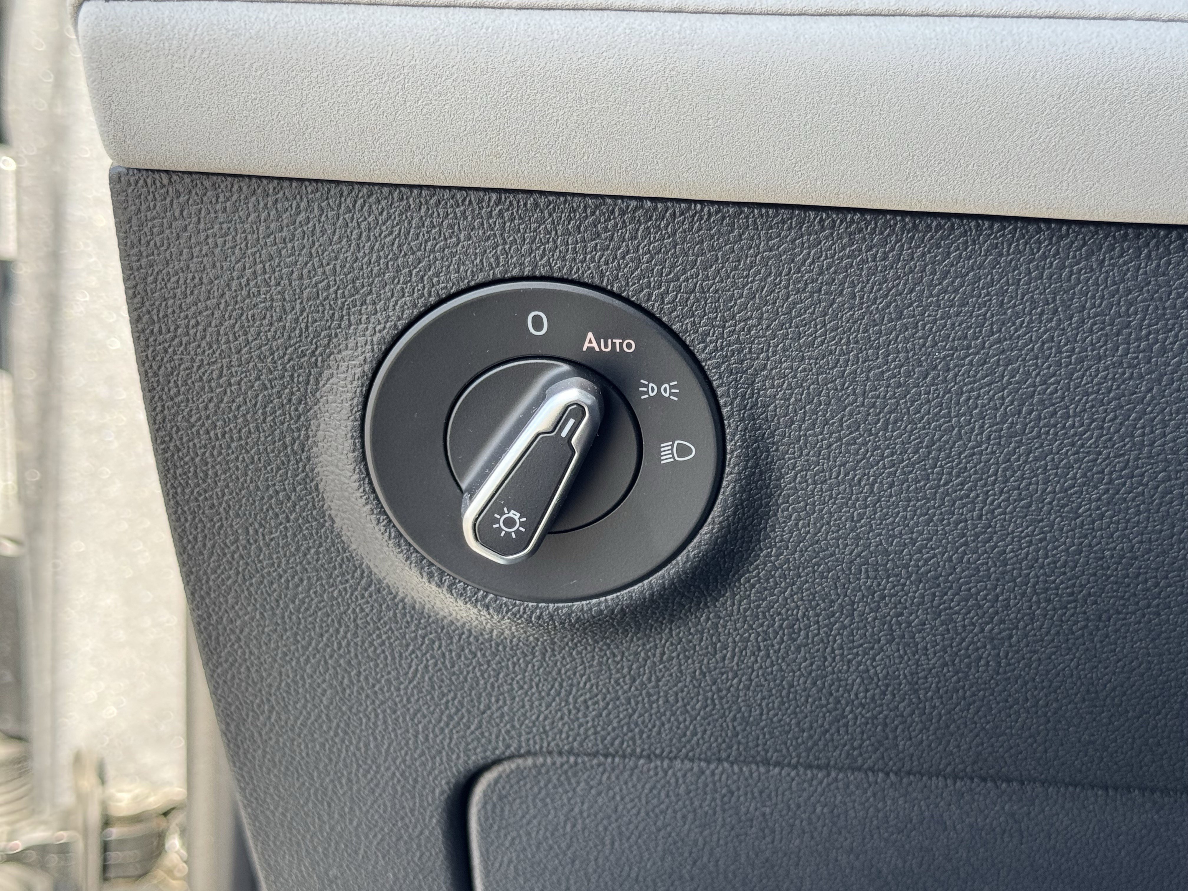 Used 2025 Volkswagen Taos SE image 30