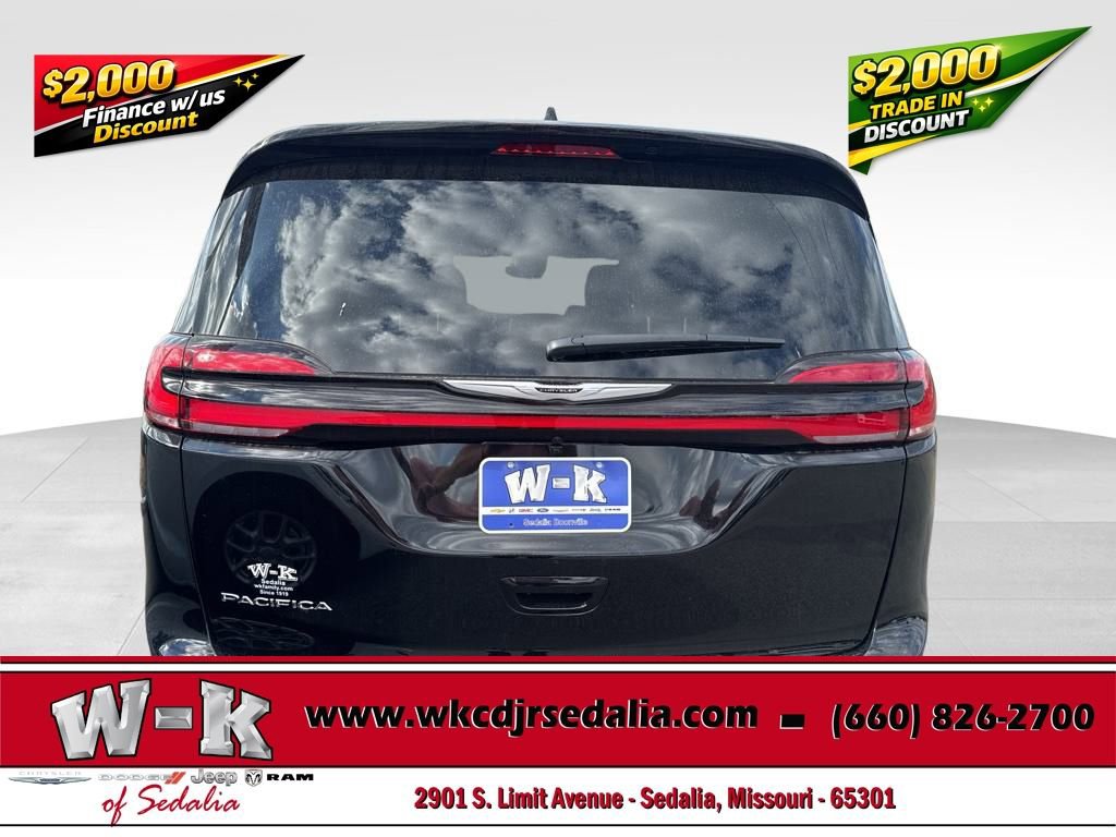 New 2026 Chrysler Pacifica Select image 6