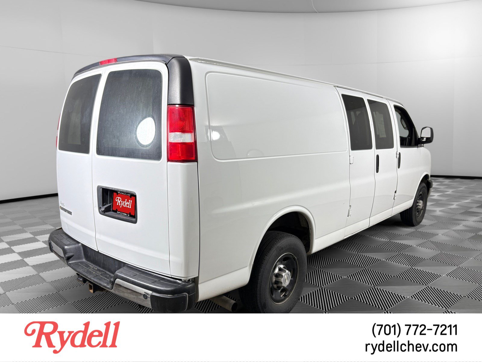 Used 2019 Chevrolet Express 3500 Extended w/ Driver Convenience Package RWD image 5
