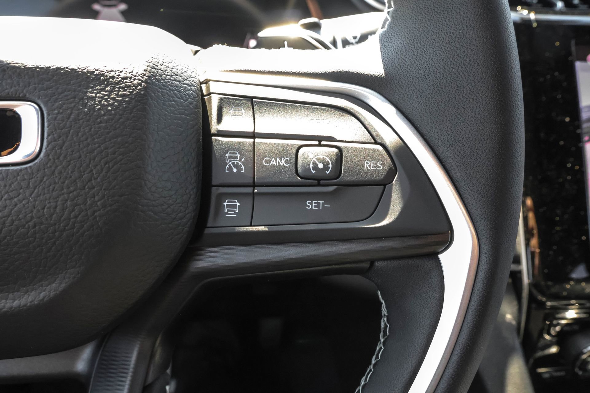 New 2025 Jeep Grand Cherokee Altitude image 26