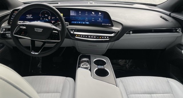 Used 2024 Cadillac Lyriq Luxury image 16