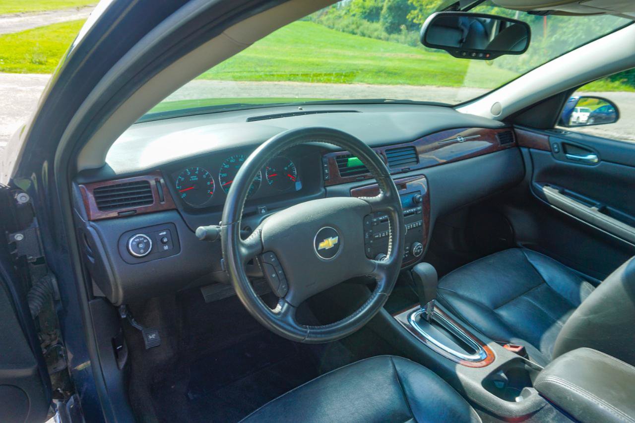 Used 2011 Chevrolet Impala LT w/ Luxury Edition Package FWD image 13