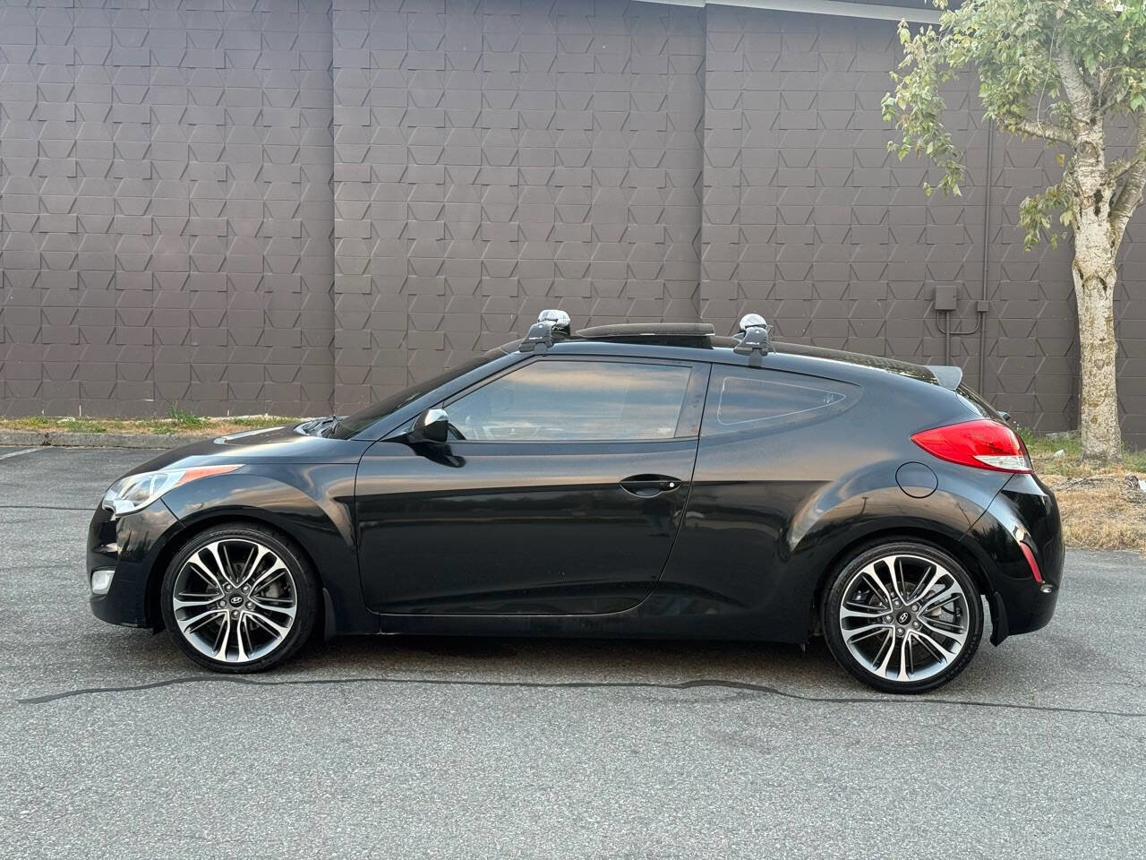 Used 2012 Hyundai Veloster w/ Style Pkg FWD image 5