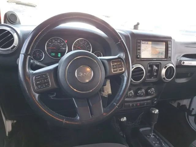 Used 2014 Jeep Wrangler Unlimited Sahara w/ Connectivity Group image 13